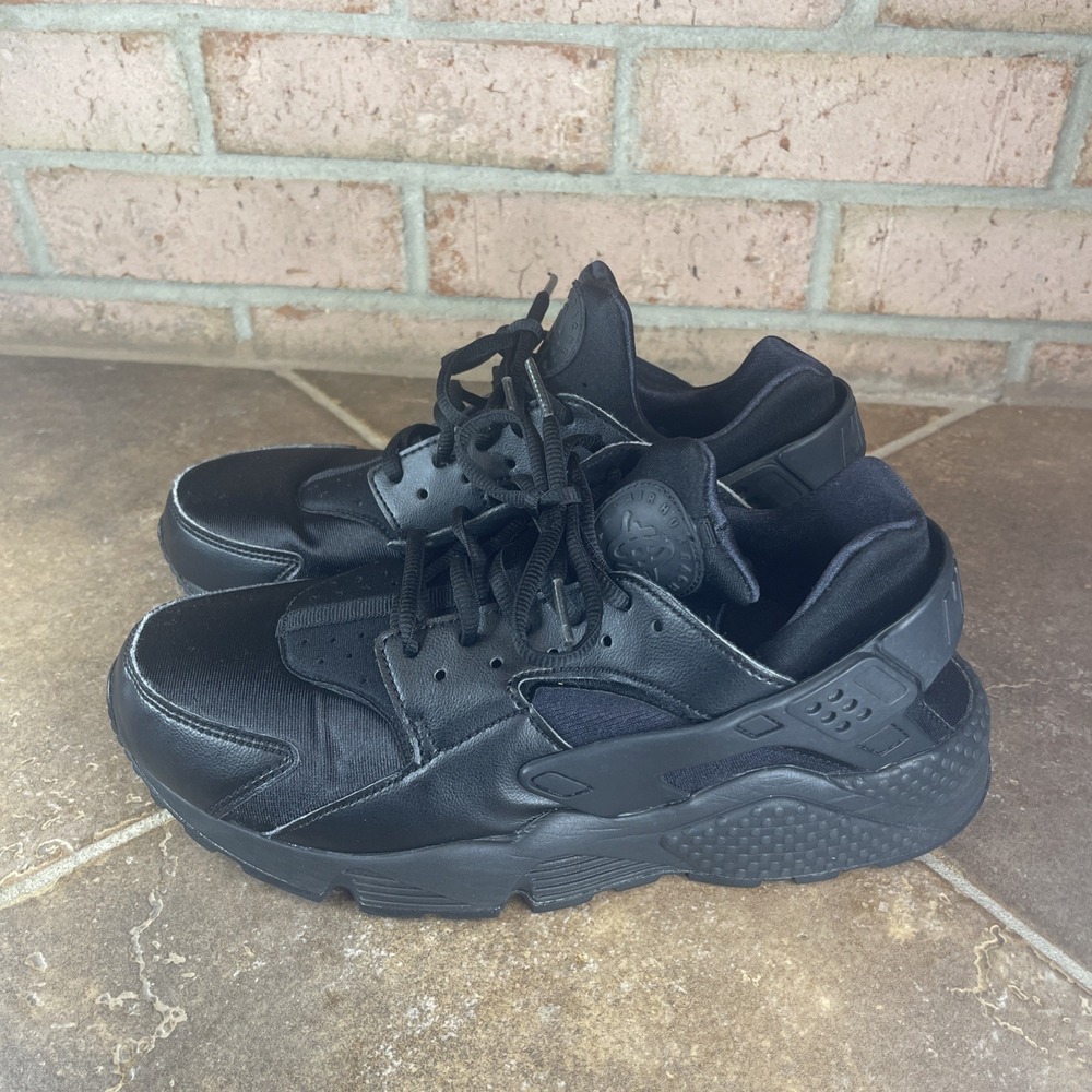 Black Nike Women's Athletic Sneakers - Classic All-Black Design - Picture 3 of 9
